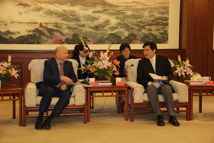 Meeting with Vice Mayor Huang Lan of Nanjing Municipal Government
